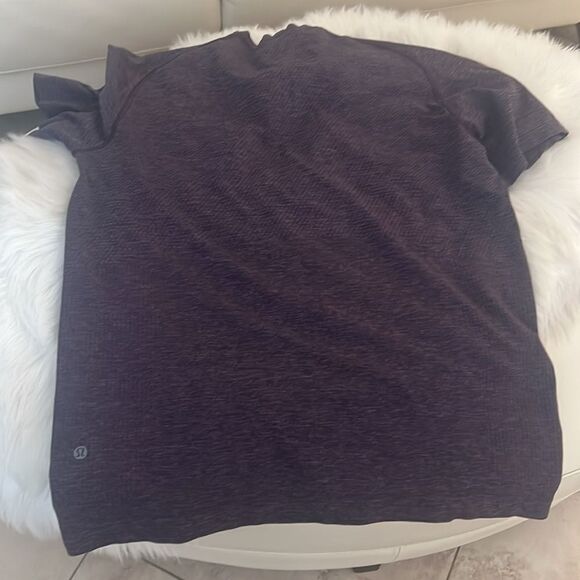 Lululemon Athletica mens size large pullover short sleeve top - Picture 4 of 4